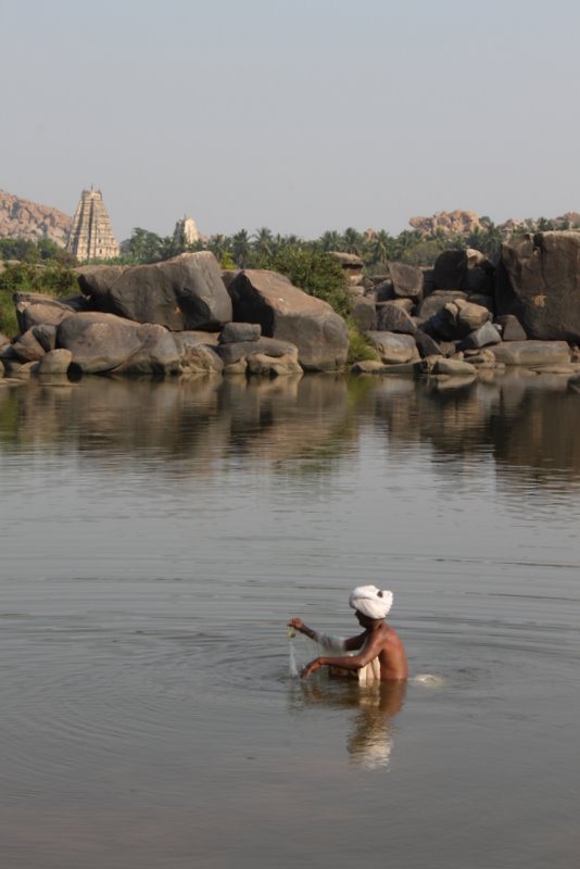 India 2010 - Hampi - Virupapur Gaddi - Swimming Lake